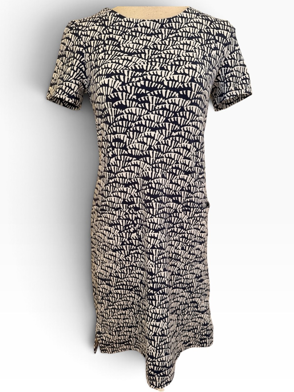 Persifor Short Sleeve Navy/White Abstract Fan Patterned Stretch Sheath Dress S